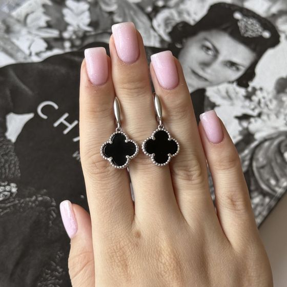 Silver earrings with onyx