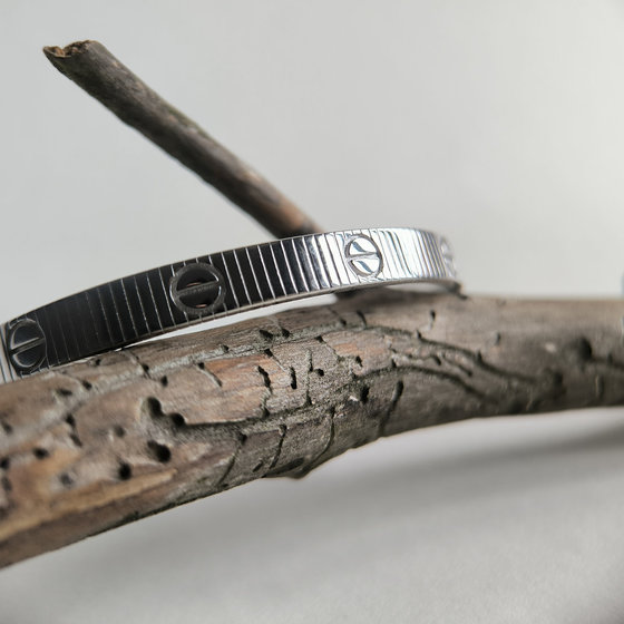 Silver bracelet without stones