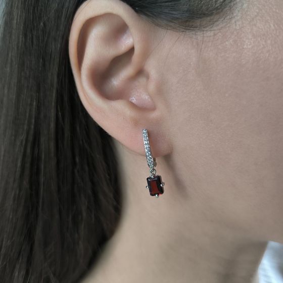 Серебряные серьги с гранатом 2.605ct