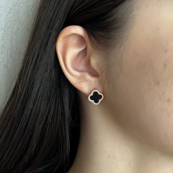 Gold earrings with onyx