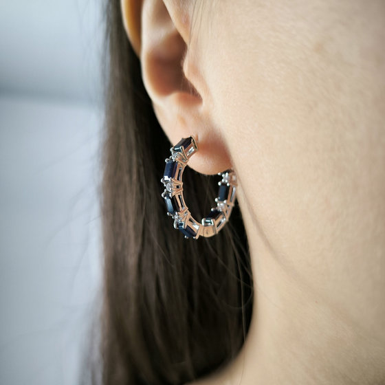 Silver earrings with 6.112ct sapphire and cubic zirconia