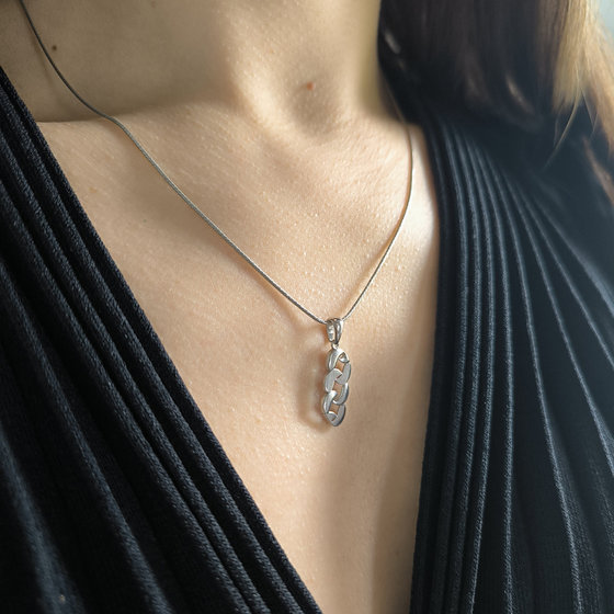 Silver pendant without stones
