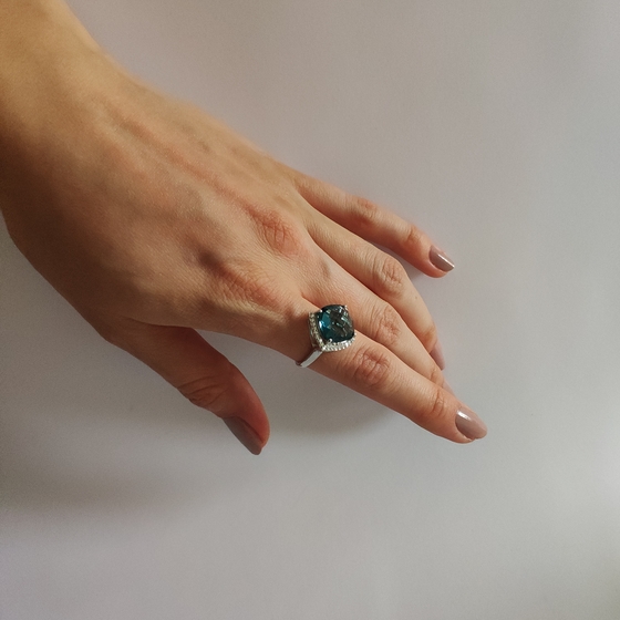 Серебряное кольцо с топазом Лондон Блю 5.541ct