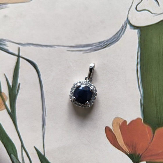 Срібна підвіска з сапфіром 1.389ct, фіанітами