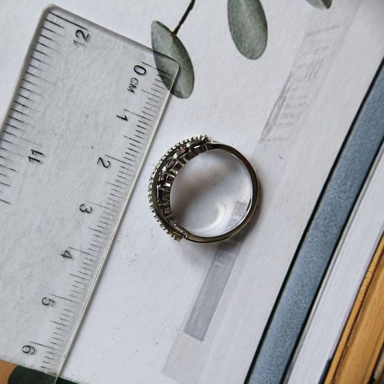 Срібна каблучка з гранатом 1.125ct, фіанітами