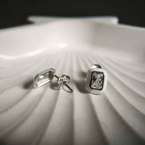 Silver earrings with phianites, semallu