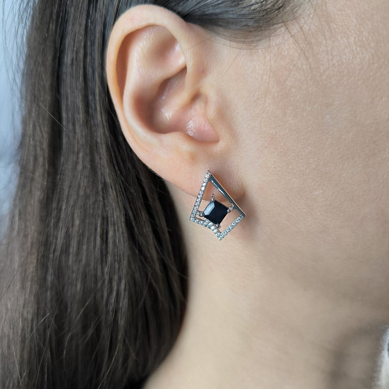 Silver earrings with 3.344ct sapphire and cubic zirconia