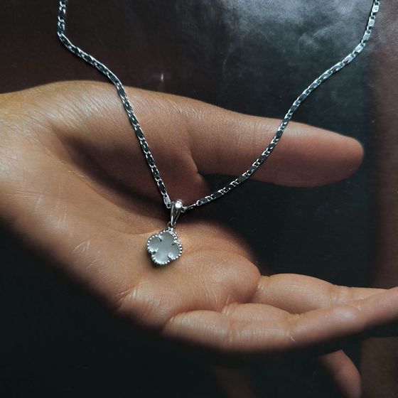 Silver pendant with mother-of-pearl