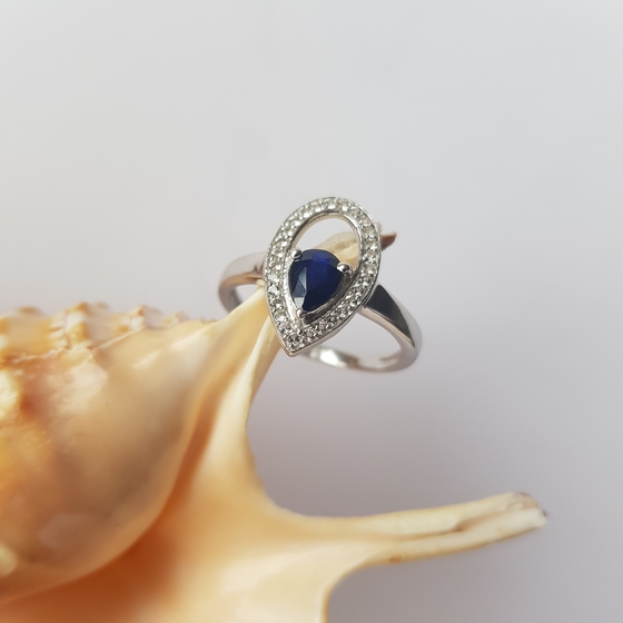 Silver ring with sapphire, fianites