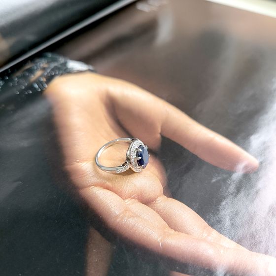 Sterling silver ring with 3.81ct sapphire, pave diamonds