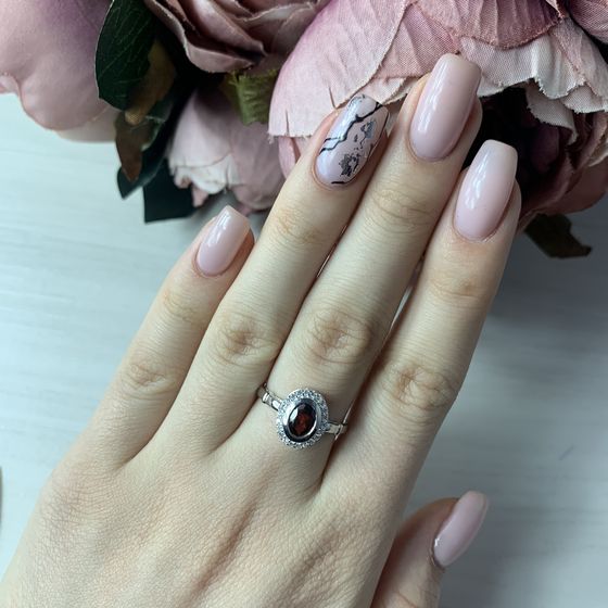 Срібна каблучка з гранатом 1.255ct