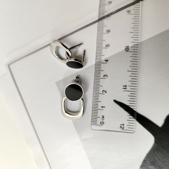 Silver earrings with onyx