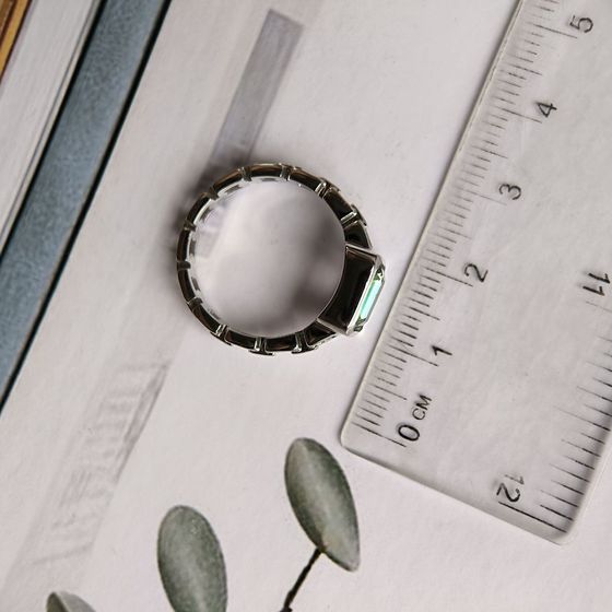 Silver ring with a 1.068-carat mystic topaz