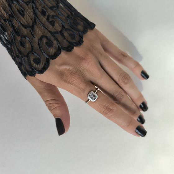 Silver ring with phianites, semallu