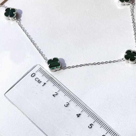Silver necklace with malachite