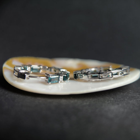 Срібні сережки з топазом Лондон Блю 3.98ct, фіанітами