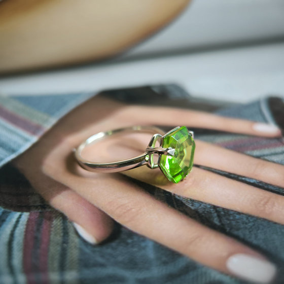 Silver ring with a 3.587-carat chrysolite