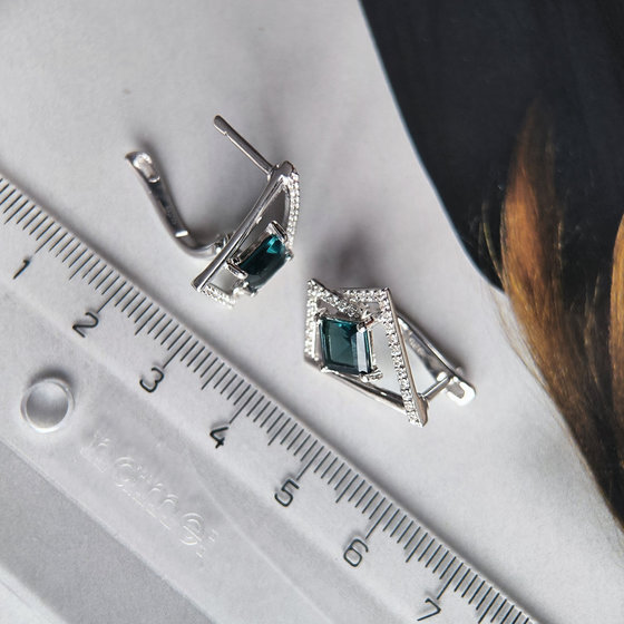 Срібні сережки з топазом Лондон Блю 2.369ct, фіанітами