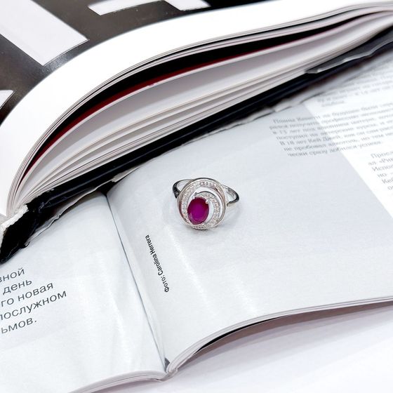 Срібна каблучка з рубіном 2.03ct, фіанітами