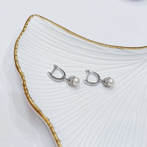 Silver earrings with pearls, fianites