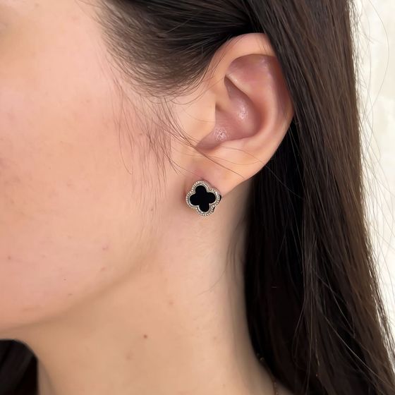 Gold earrings with onyx