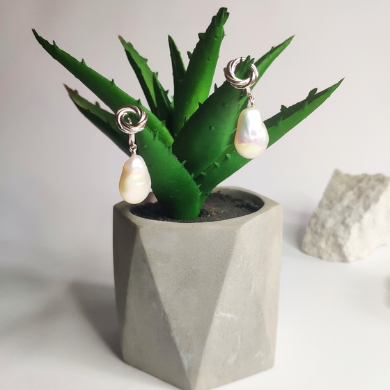 Silver earrings with baroque pearls