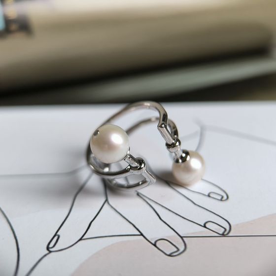 Silver ring with pearls