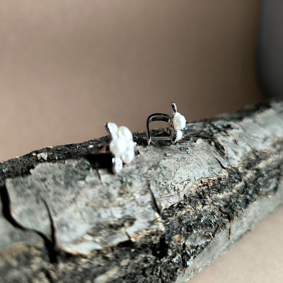 Silver earrings with pearls and cubic zirconia