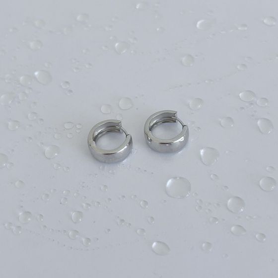 Gold earrings without stones