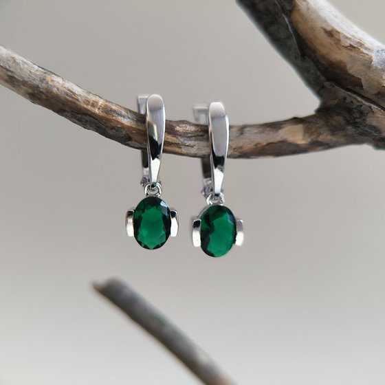 Silver earrings with emerald nano 1.9ct