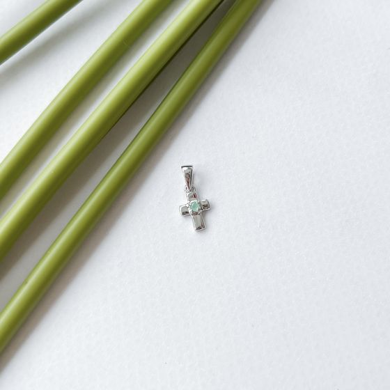 Срібний хрестик зі смарагдом 0.041ct