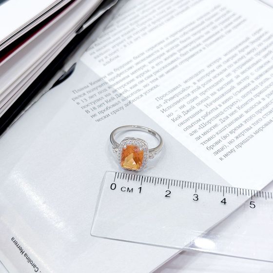 Срібна каблучка із золотим кварцом 3.33ct, фіанітами