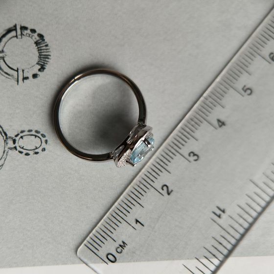Silver ring with a 1.544-carat topaz