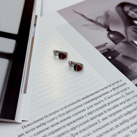 Silver earrings with yemallu