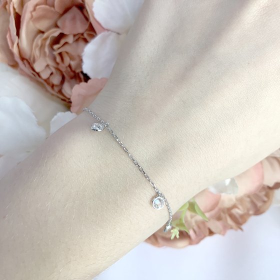 Silver bracelet with phianites