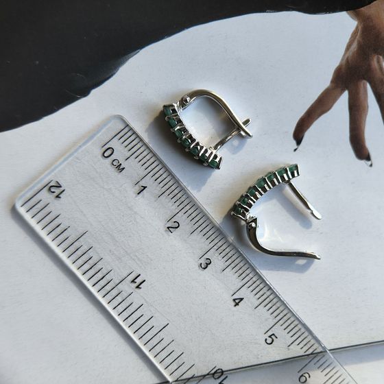 Silver earrings with a 1.263-carat emerald