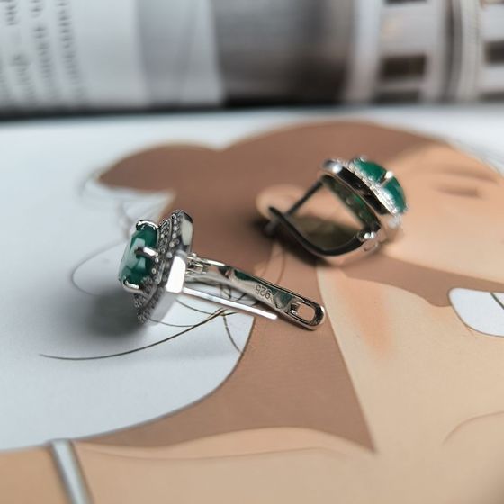 Silver earrings with agate