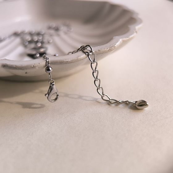 Silver necklace with yemallu