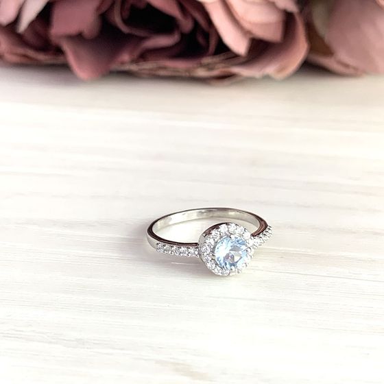 Silver ring with a 0.957-carat topaz