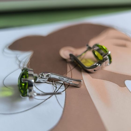 Срібні сережки з хризолітом 4,675 карата