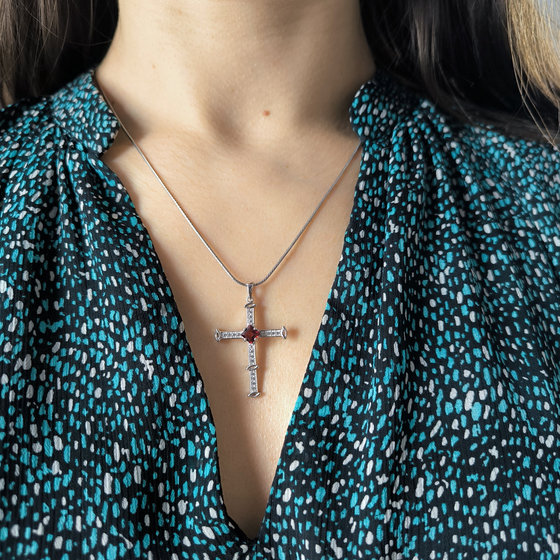 Silver cross with 1.37ct garnet and cubic zirconia