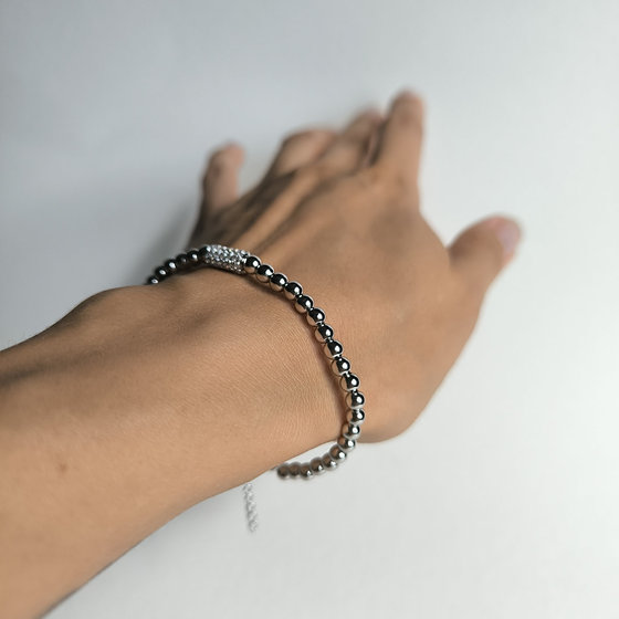 Silver bracelet with cubic zirconia