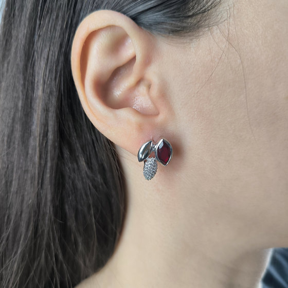Silver earrings with garnet nano 2.434ct