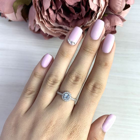 Silver ring with a 0.957-carat topaz
