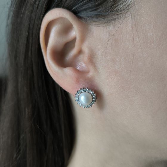 Silver earrings with pearls