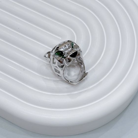 Silver ring with phianites, semallu