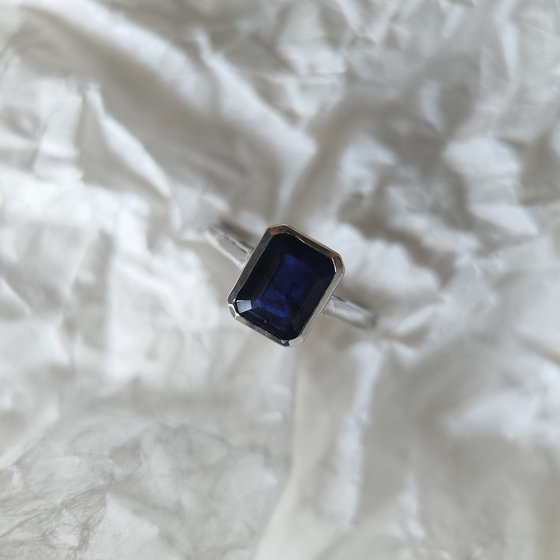 Silver ring with a 2.11-carat sapphire