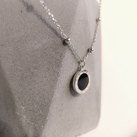 Silver necklace with yemallu
