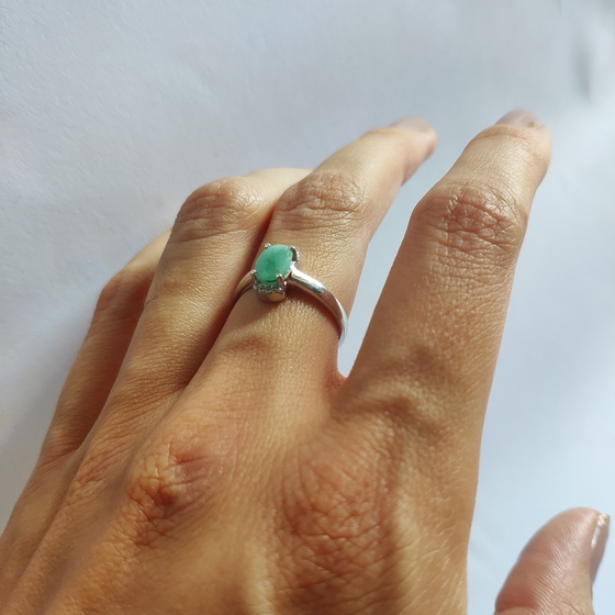 Серебряное кольцо с изумрудом 0.806ct