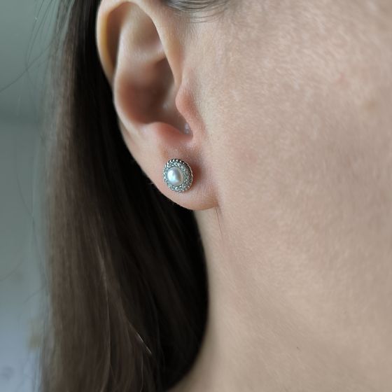 Silver earrings with pearls, fianites